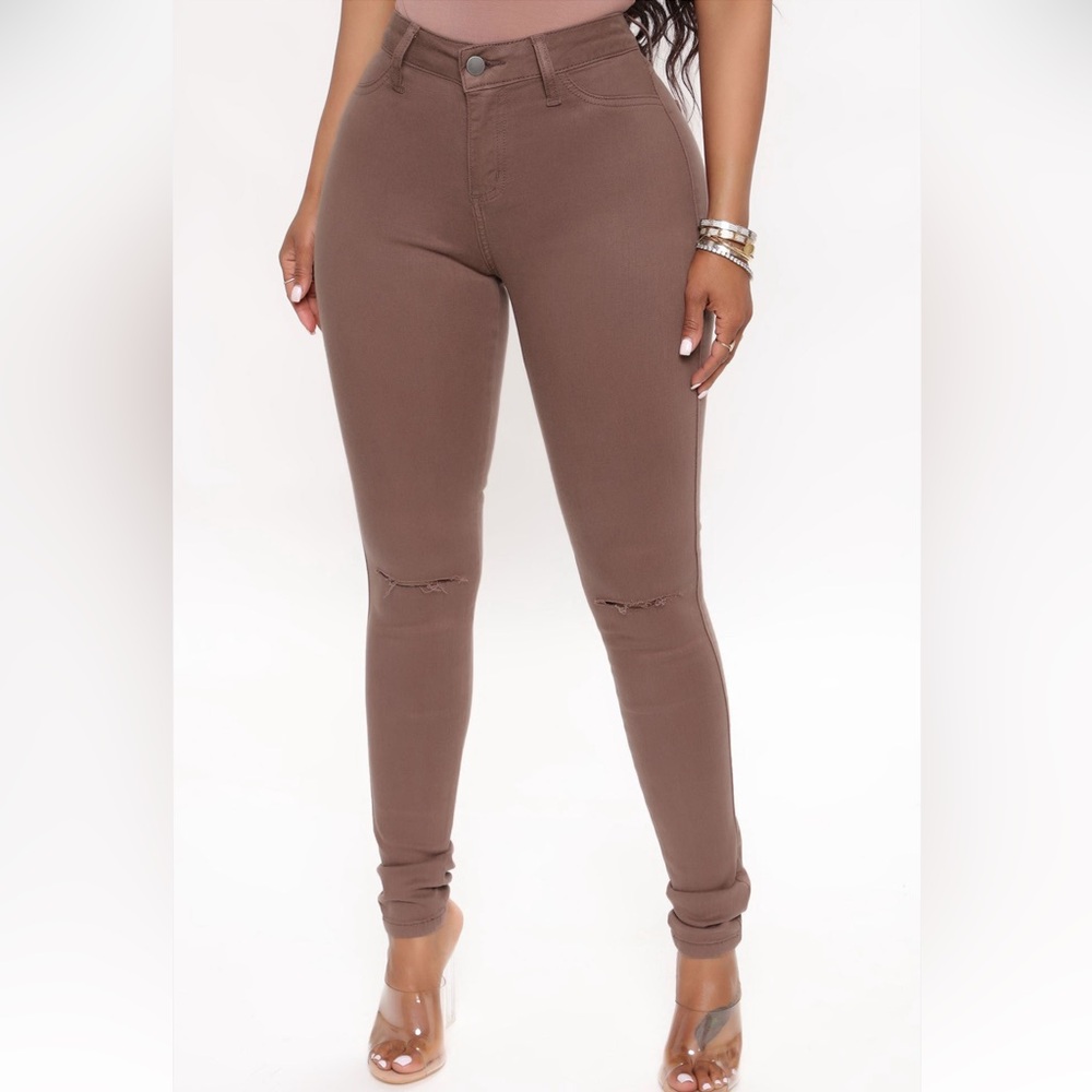 NWT’S FASHION NOVA RIPPED DENIM JEANS! - Picture 3 of 5